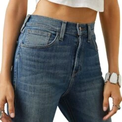 Ariat Women's High Rise Ultra Lucy Relaxed Straight Jean Fontana -Cowboy Essentials Shop 10042220 03
